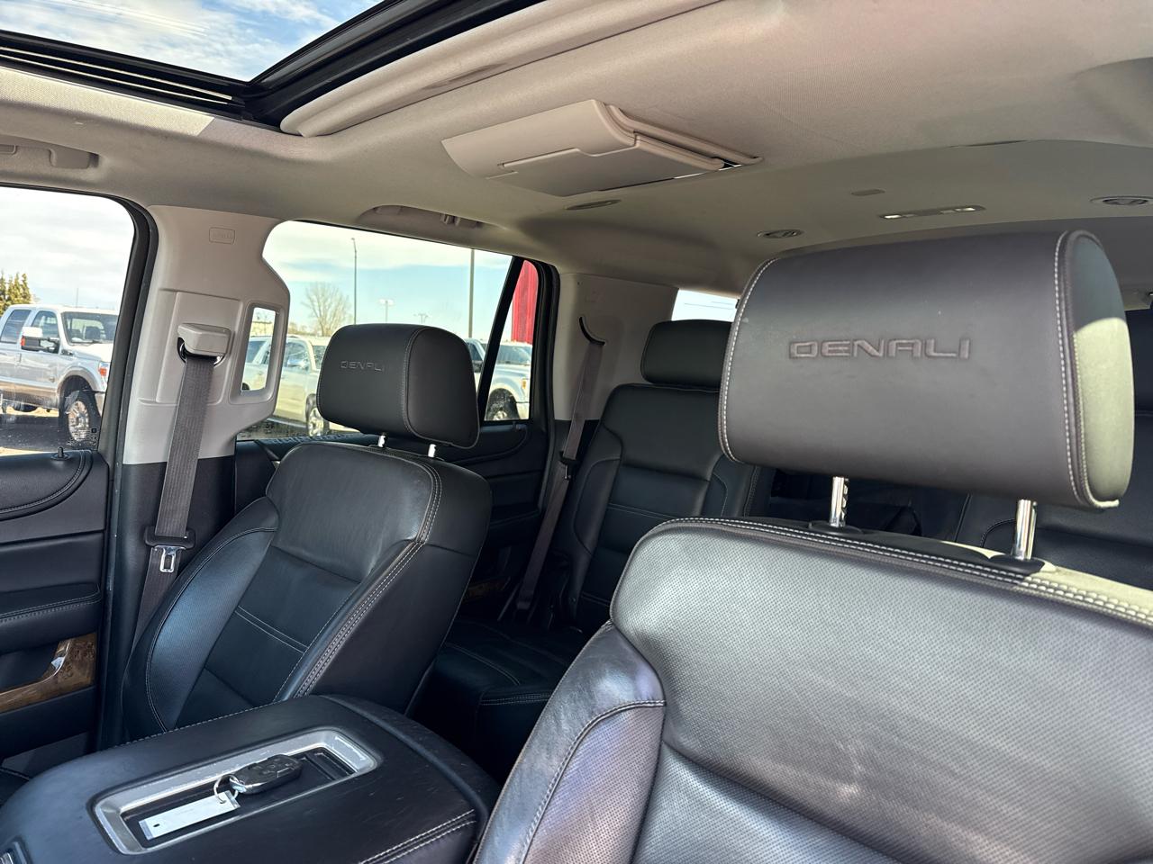 GMC Yukon Denali 4WD 2015