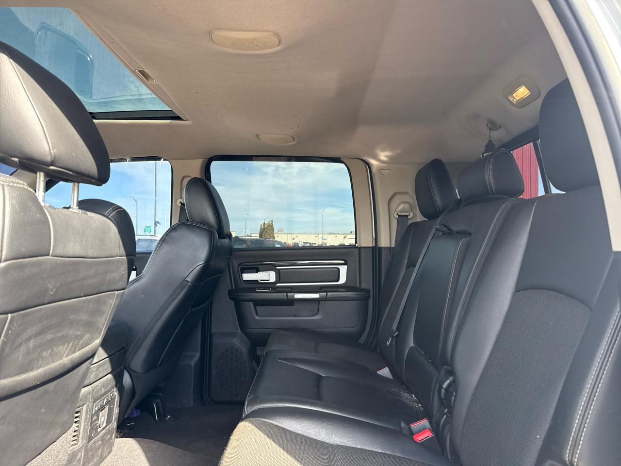 RAM 3500 Laramie Mega Cab 4WD DRW 2013