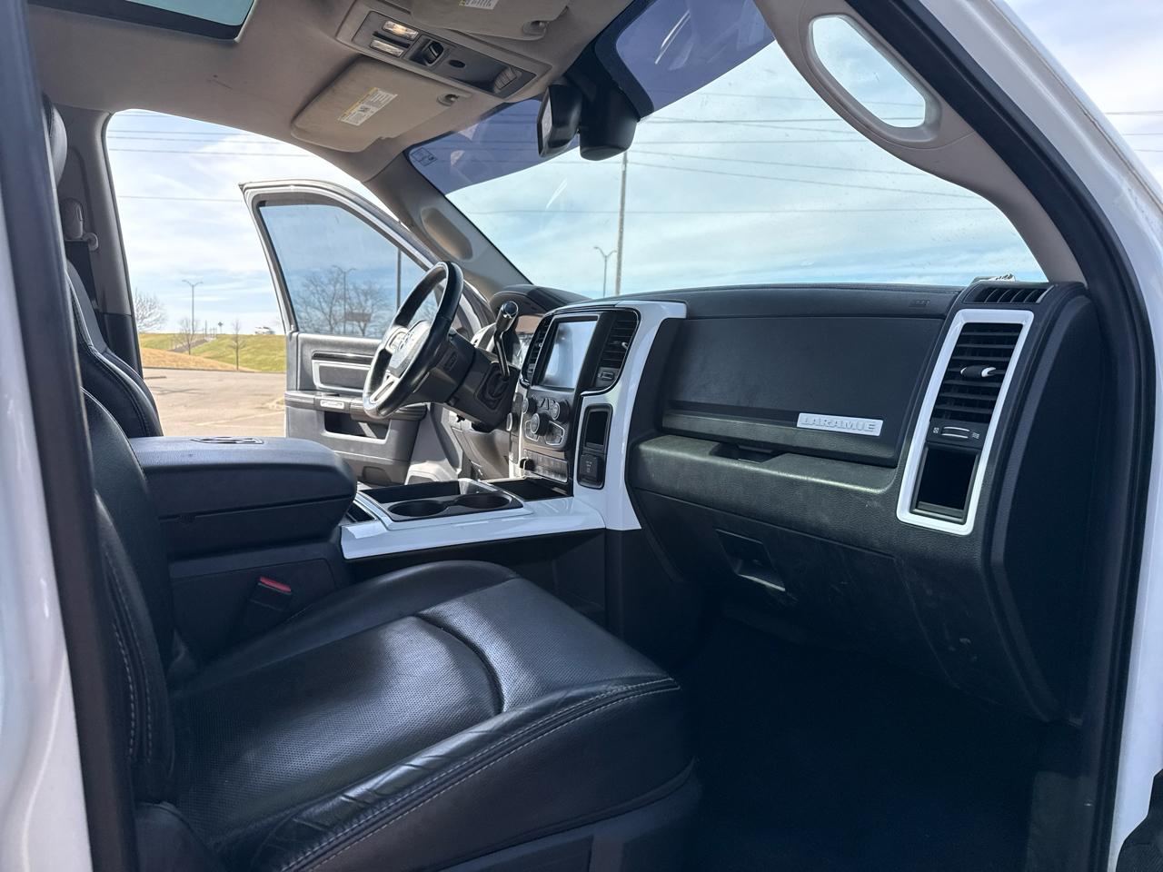 RAM 3500 Laramie Mega Cab 4WD DRW 2013