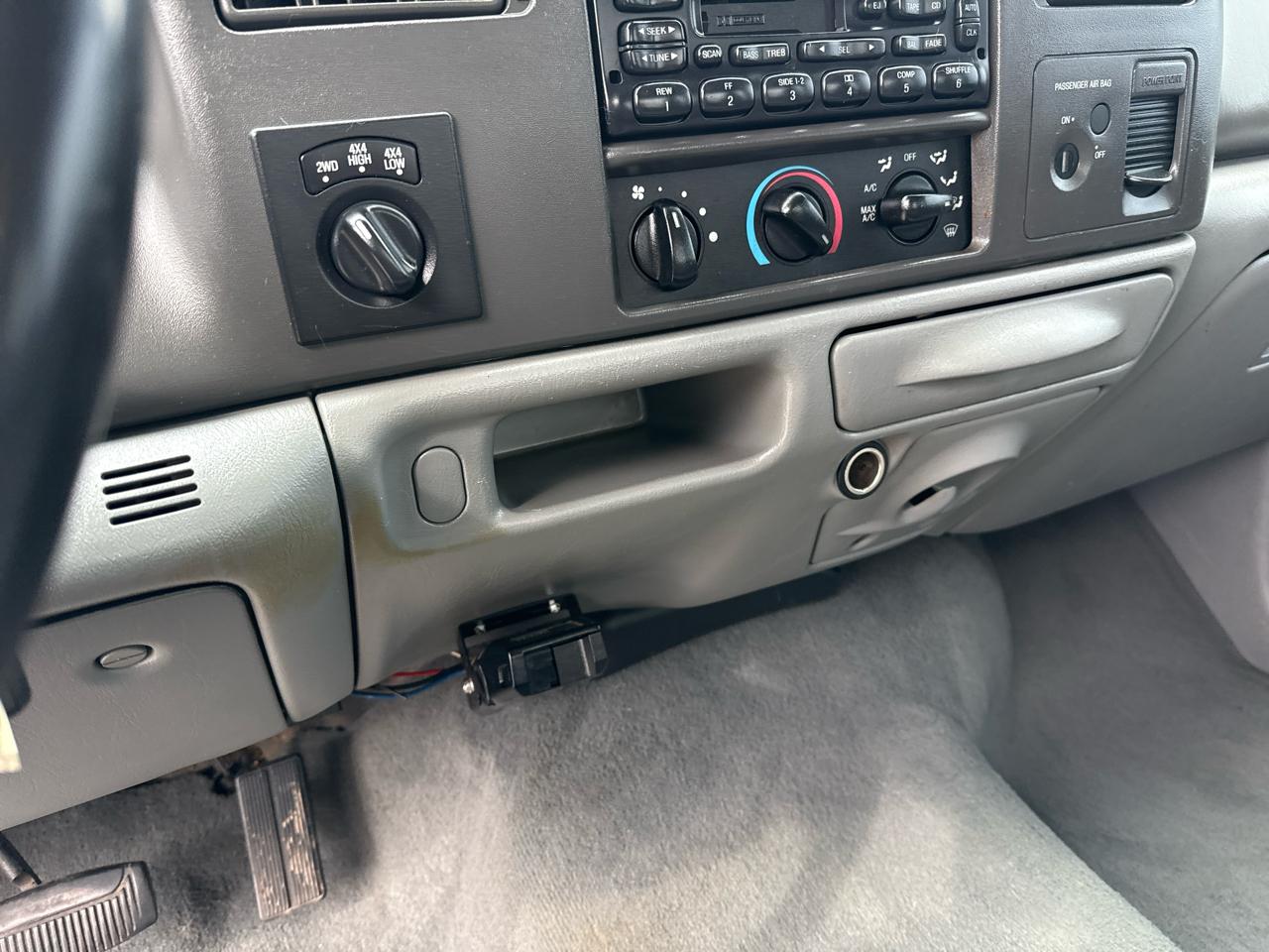 Ford F-350 SD XL SuperCab 4WD 2004