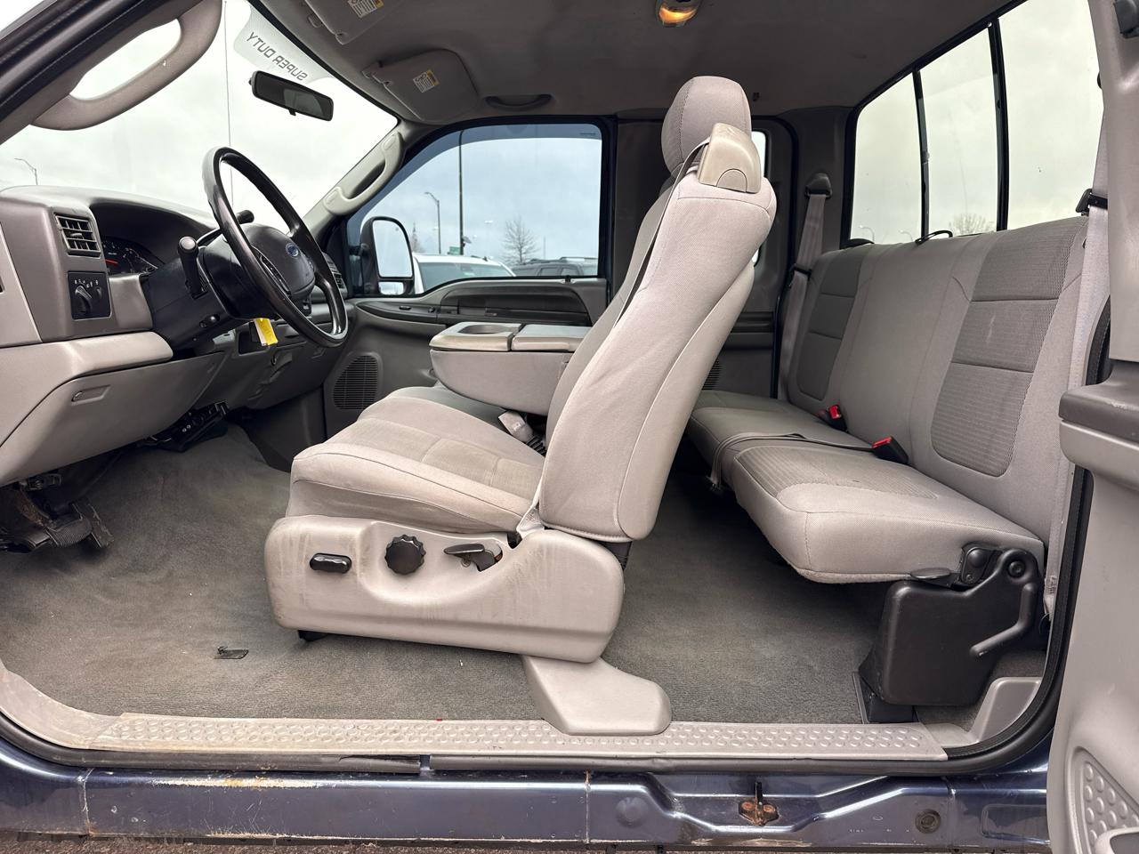 Ford F-350 SD XL SuperCab 4WD 2004