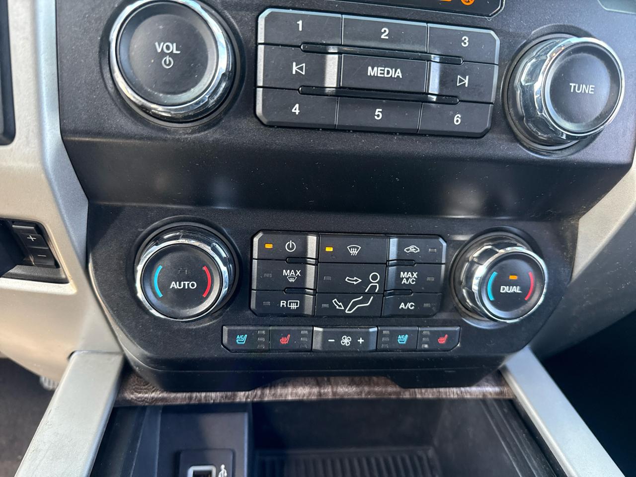 Ford F-250 SD Lariat Crew Cab 4WD 2019