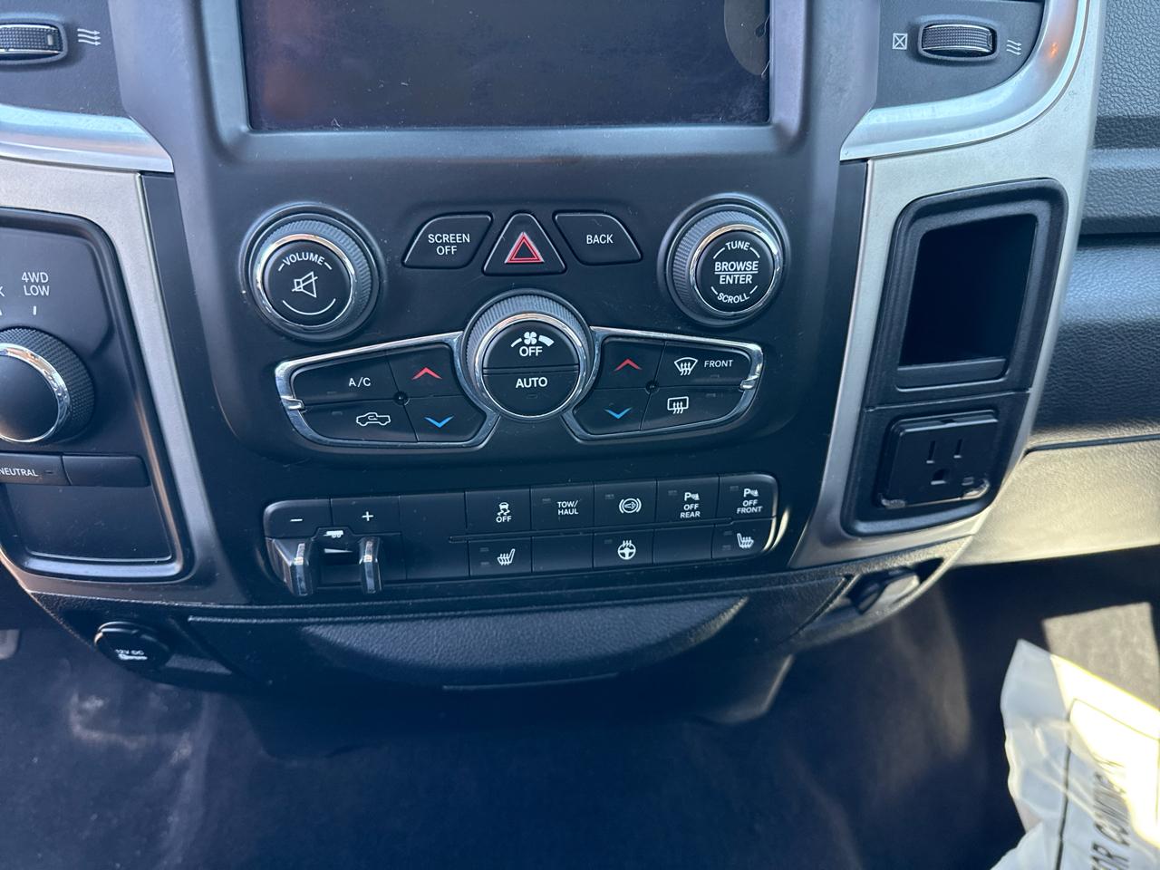 RAM 3500 SLT Crew Cab LWB 4WD DRW 2018