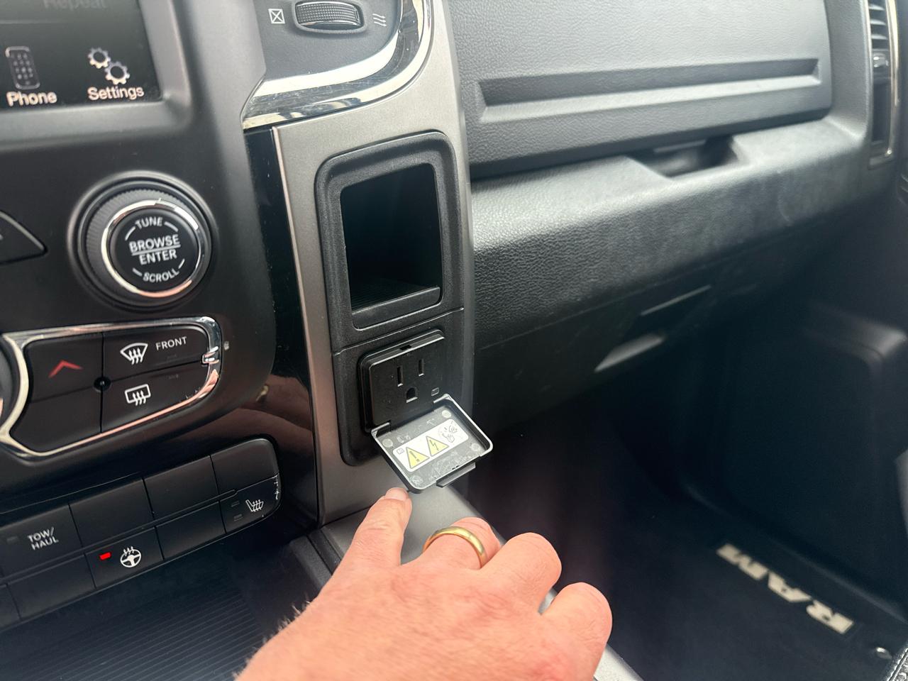 RAM 1500 Sport Quad Cab 4WD 2014