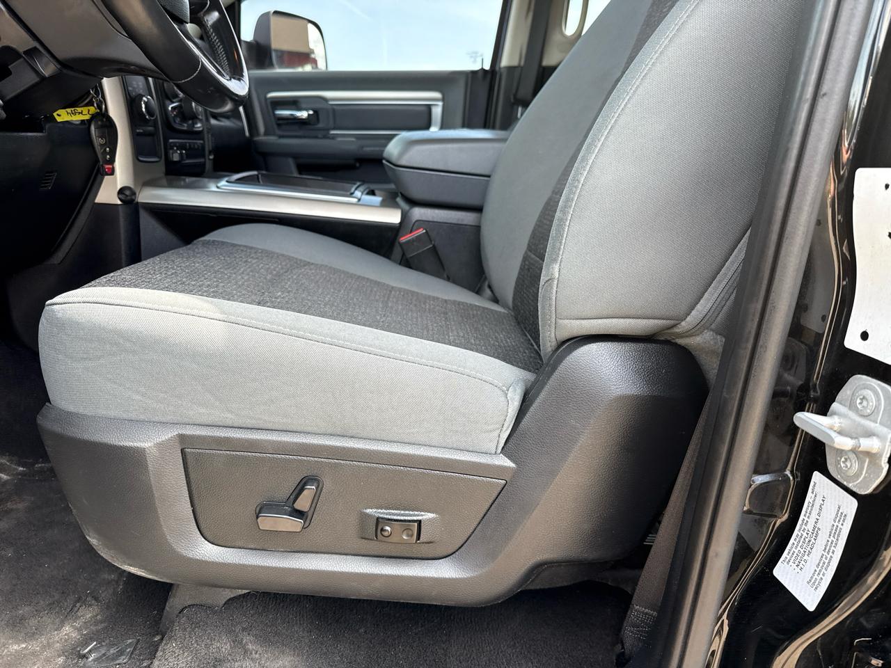 RAM 3500 SLT Mega Cab 4WD 2015