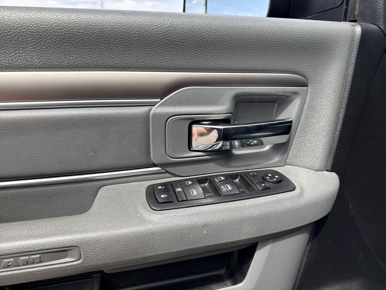 RAM 3500 SLT Mega Cab 4WD 2015