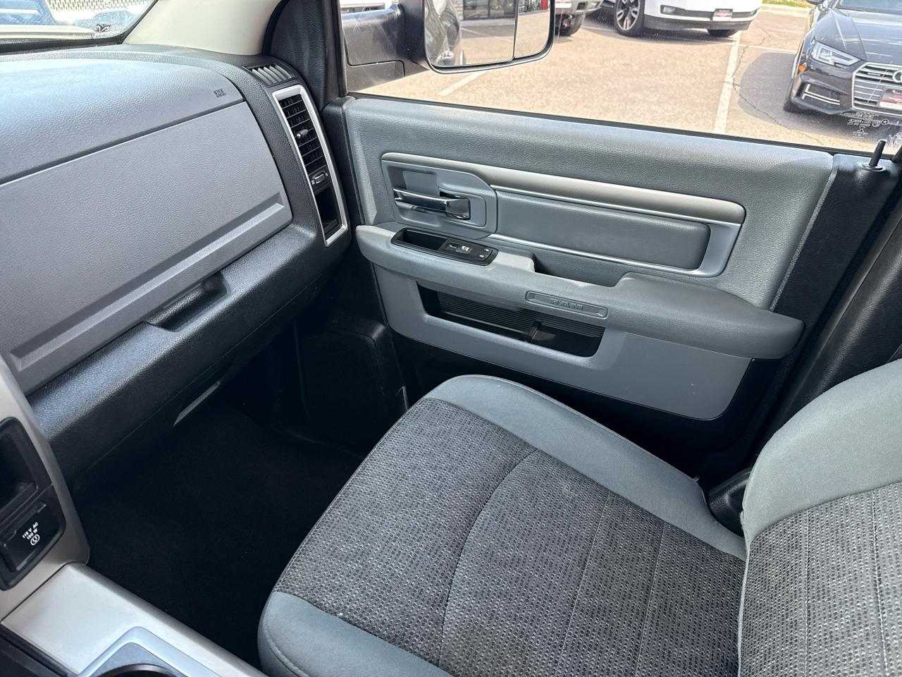 RAM 3500 SLT Mega Cab 4WD 2015