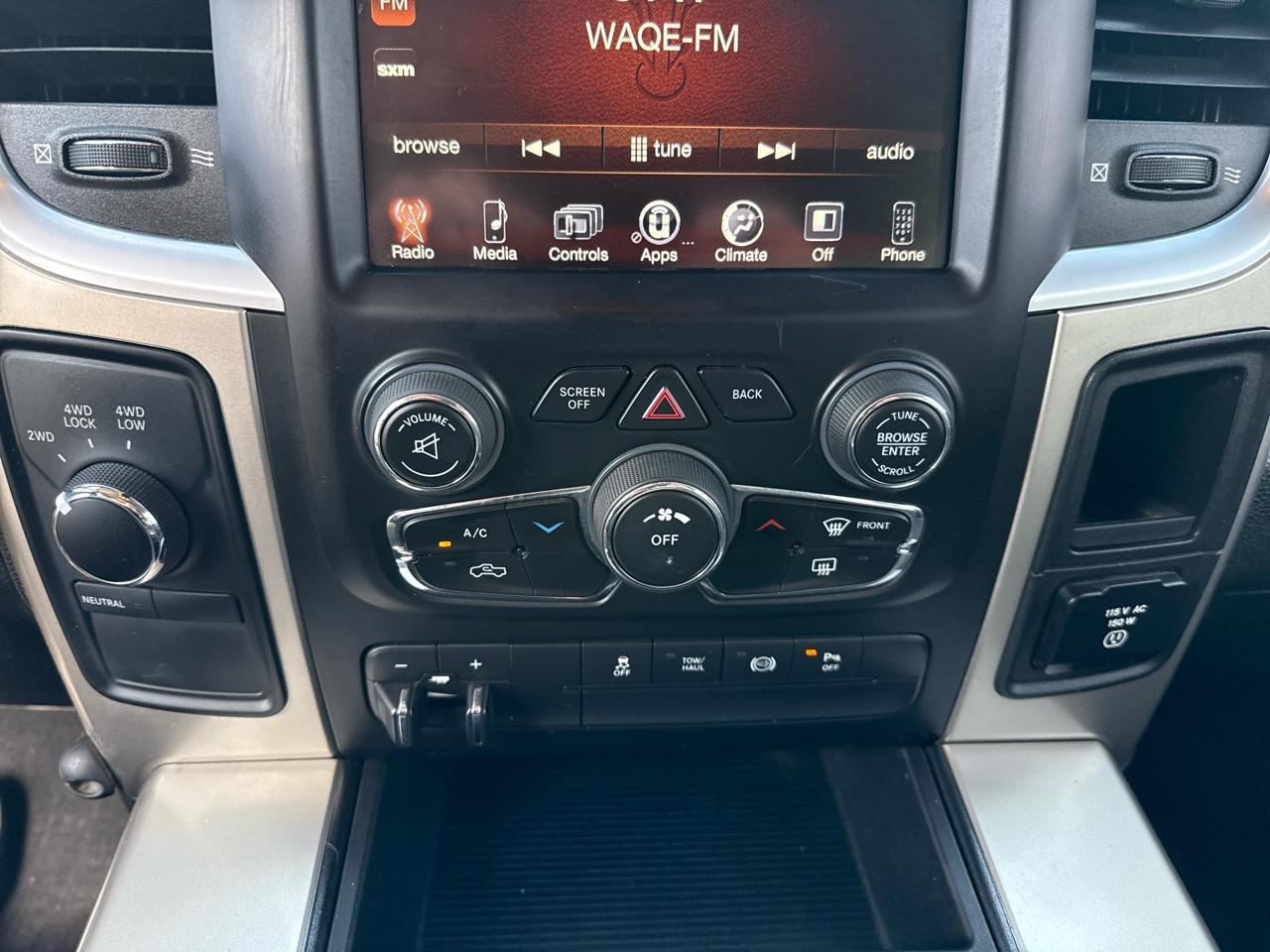 RAM 3500 SLT Mega Cab 4WD 2015