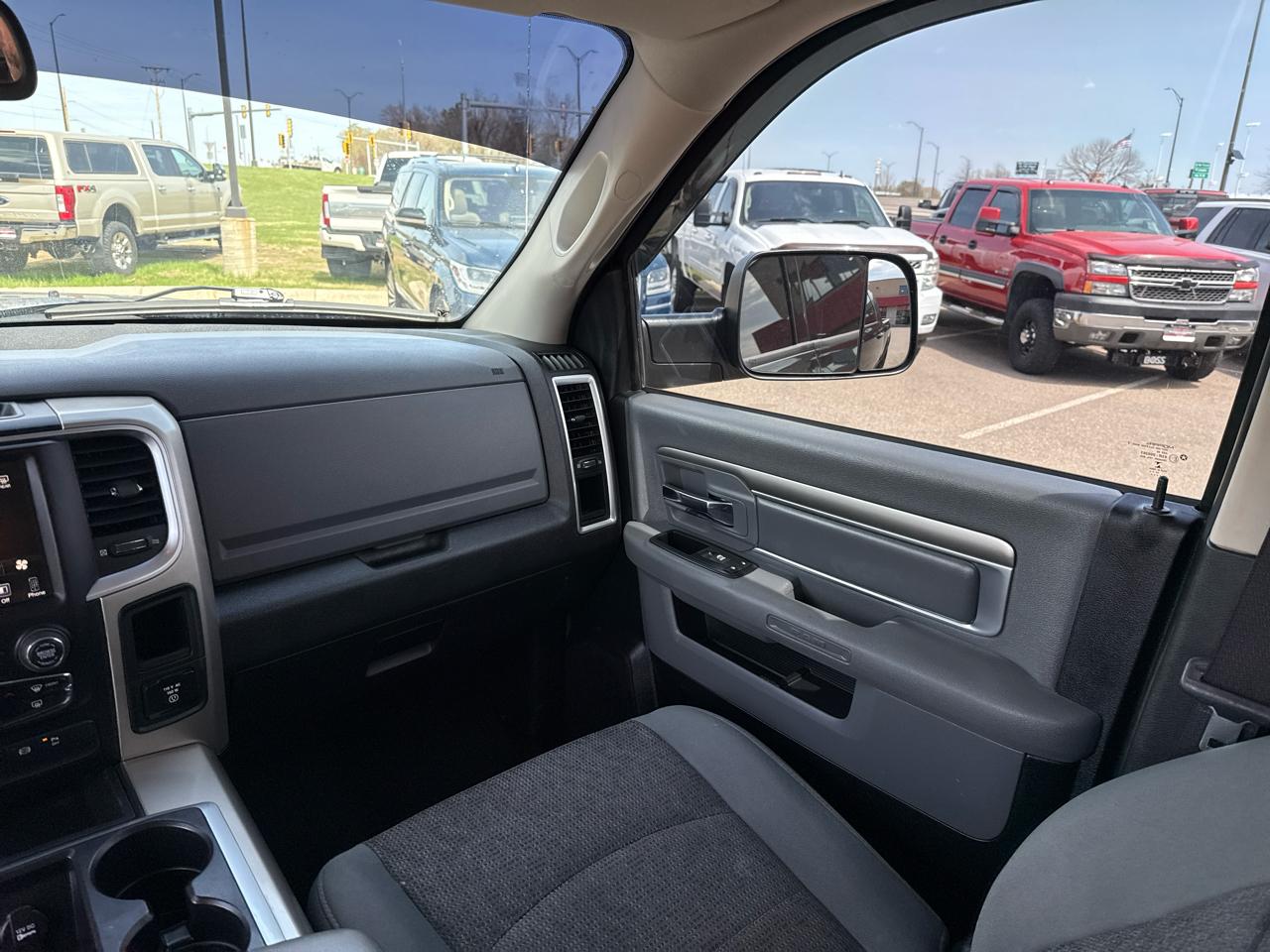 RAM 3500 SLT Mega Cab 4WD 2015