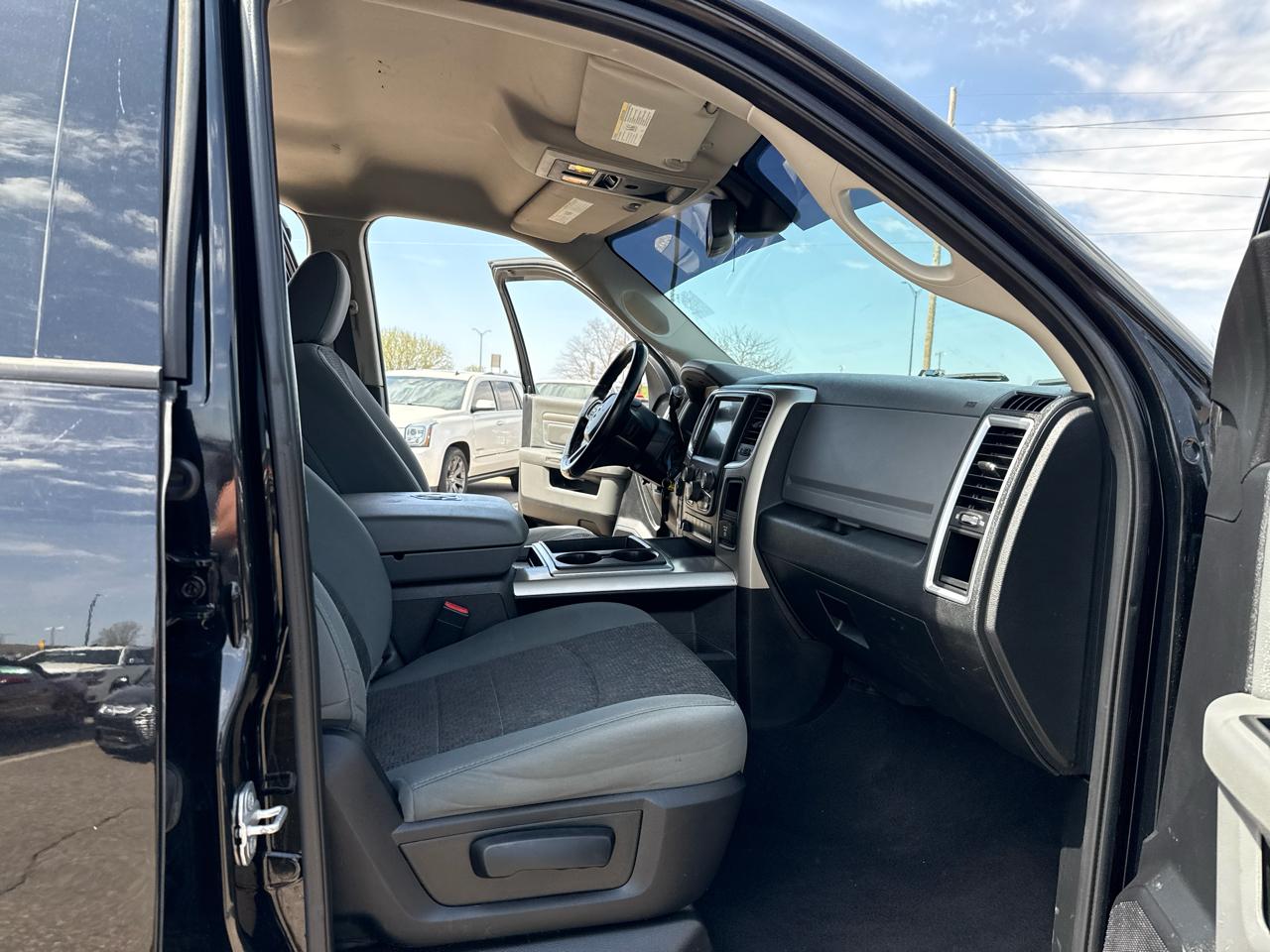 RAM 3500 SLT Mega Cab 4WD 2015