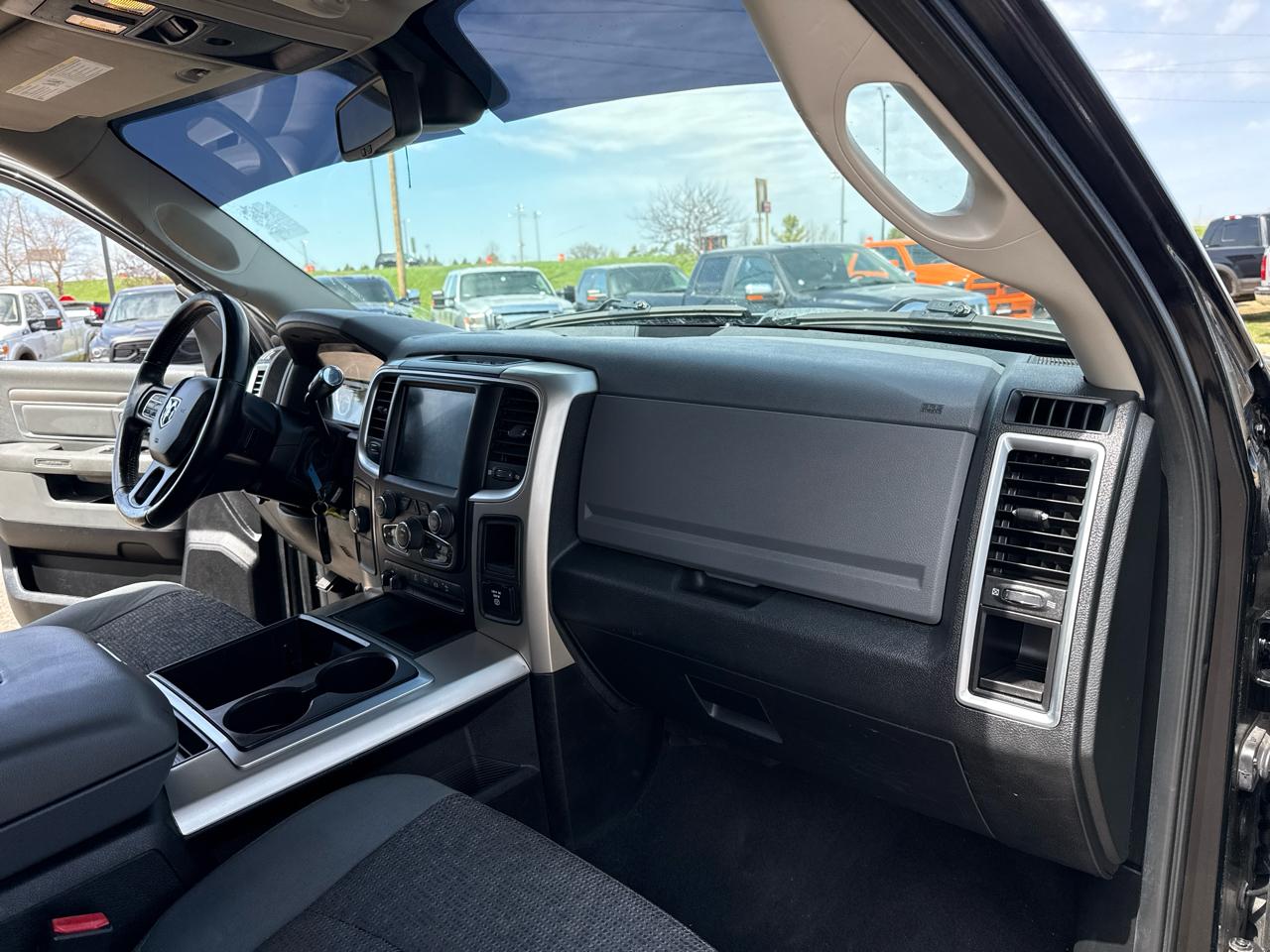 RAM 3500 SLT Mega Cab 4WD 2015