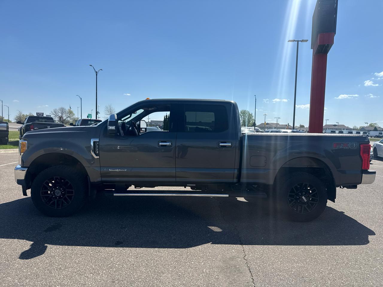 Ford F-350 SD Lariat Crew Cab 4WD 2017