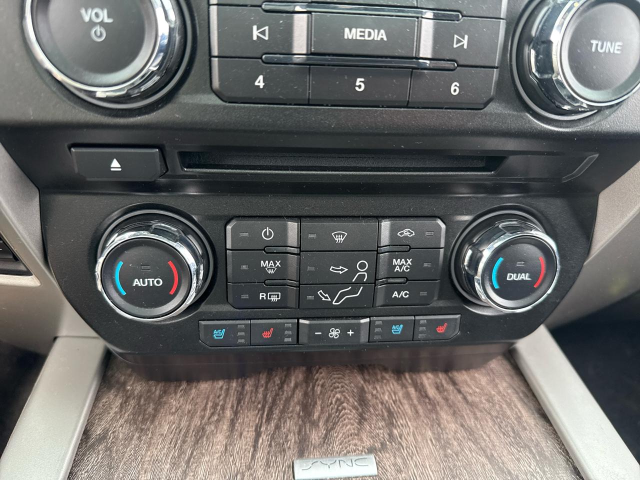 Ford F-250 SD Lariat Crew Cab 4WD 2017