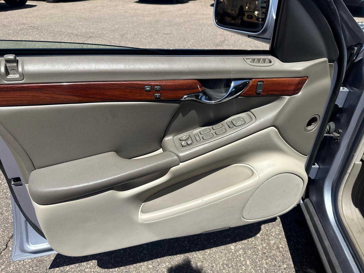 Cadillac DeVille Sedan 2004