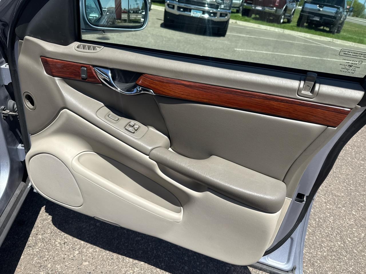 Cadillac DeVille Sedan 2004