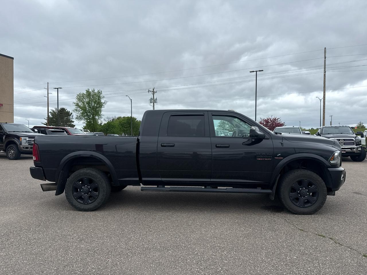 RAM 3500 Laramie Mega Cab 4WD 2016