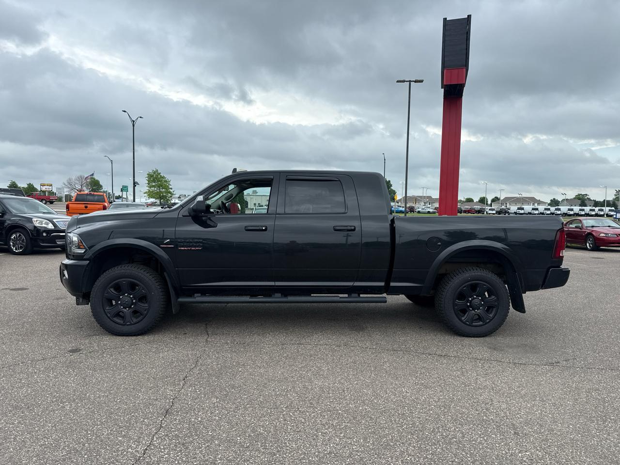 RAM 3500 Laramie Mega Cab 4WD 2016