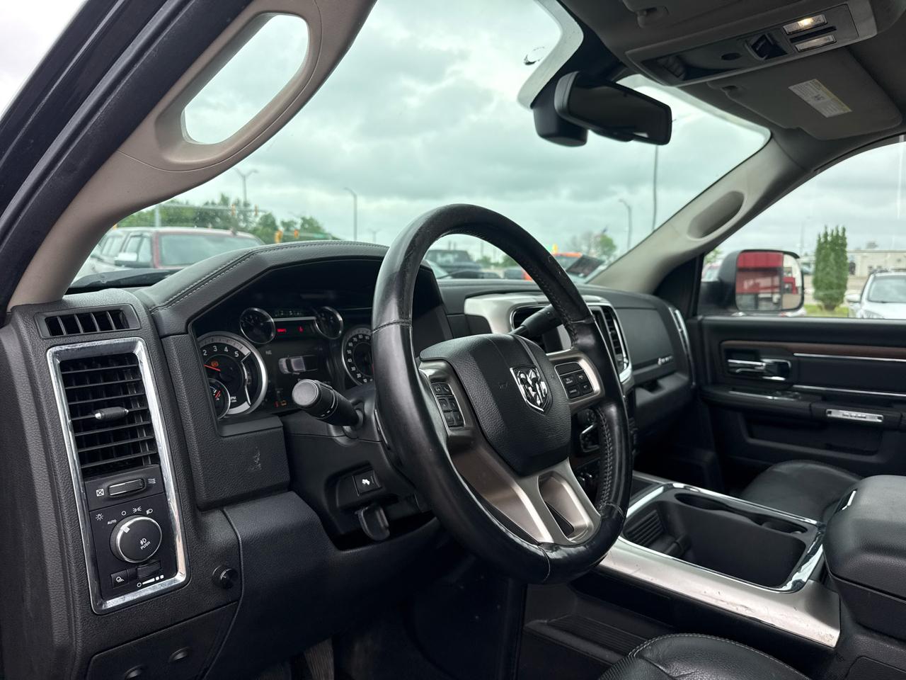 RAM 3500 Laramie Mega Cab 4WD 2016