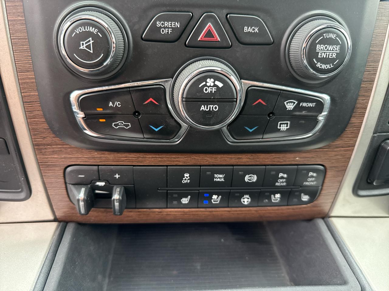 RAM 3500 Laramie Mega Cab 4WD 2016