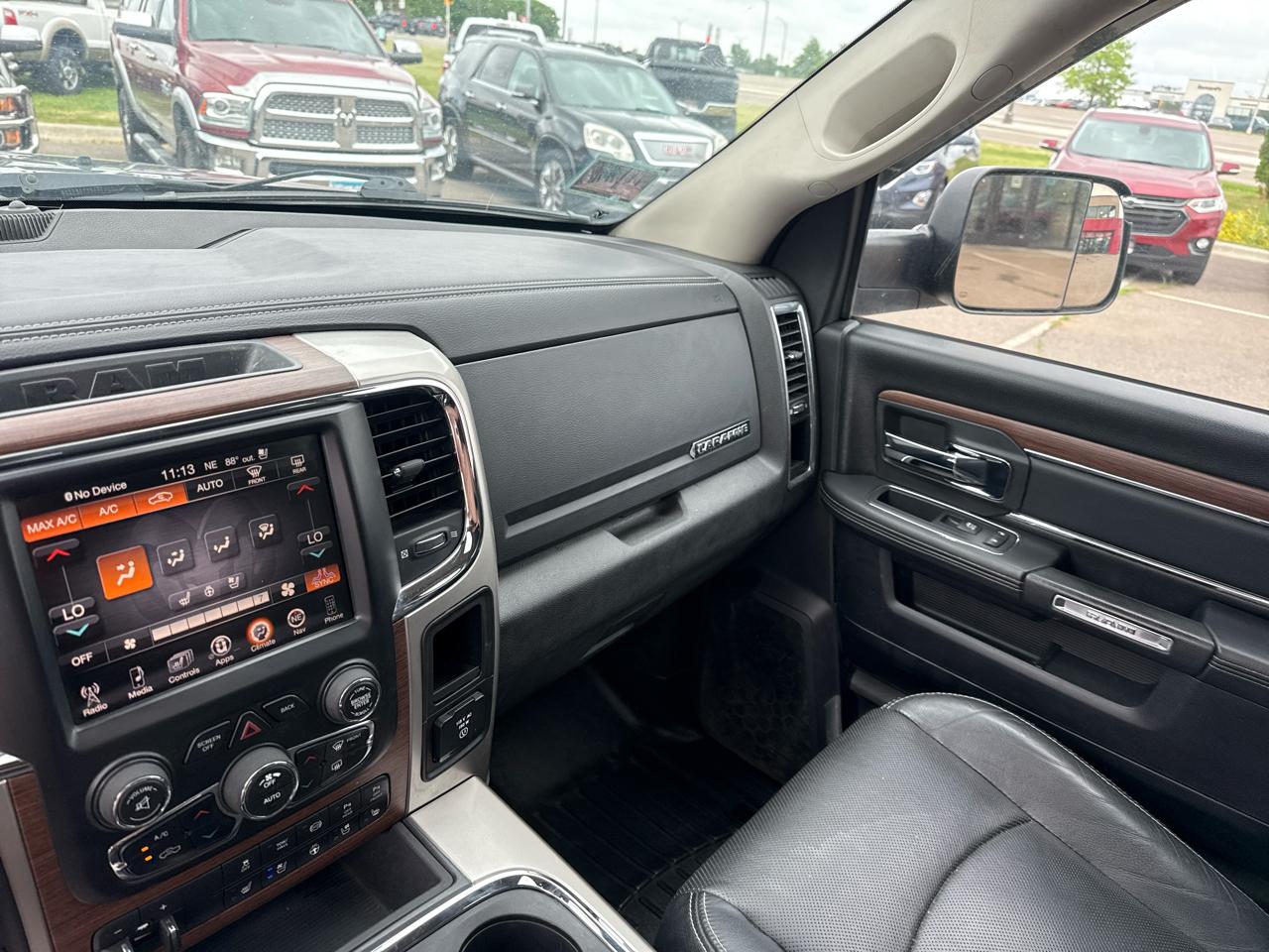 RAM 3500 Laramie Mega Cab 4WD 2016