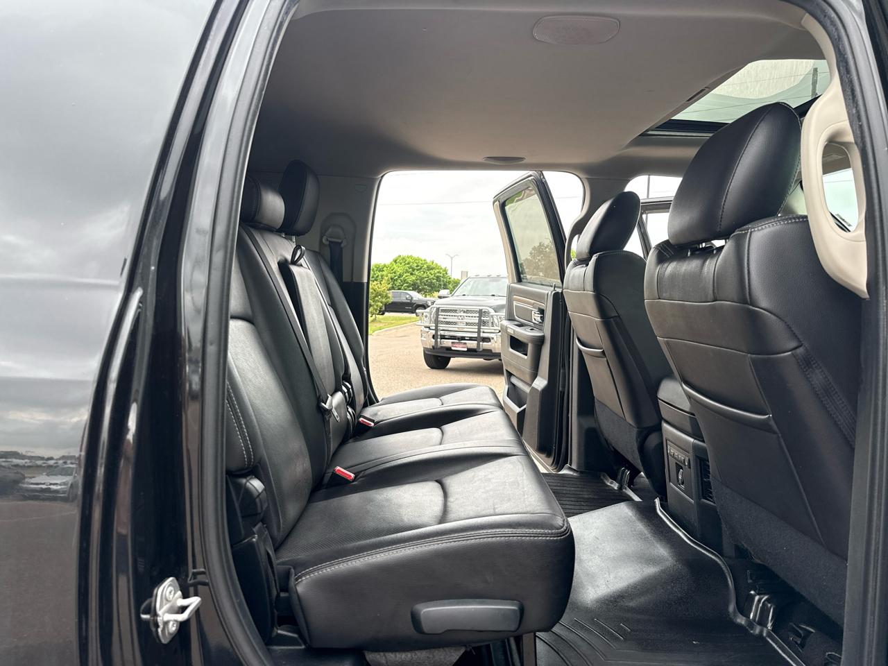 RAM 3500 Laramie Mega Cab 4WD 2016