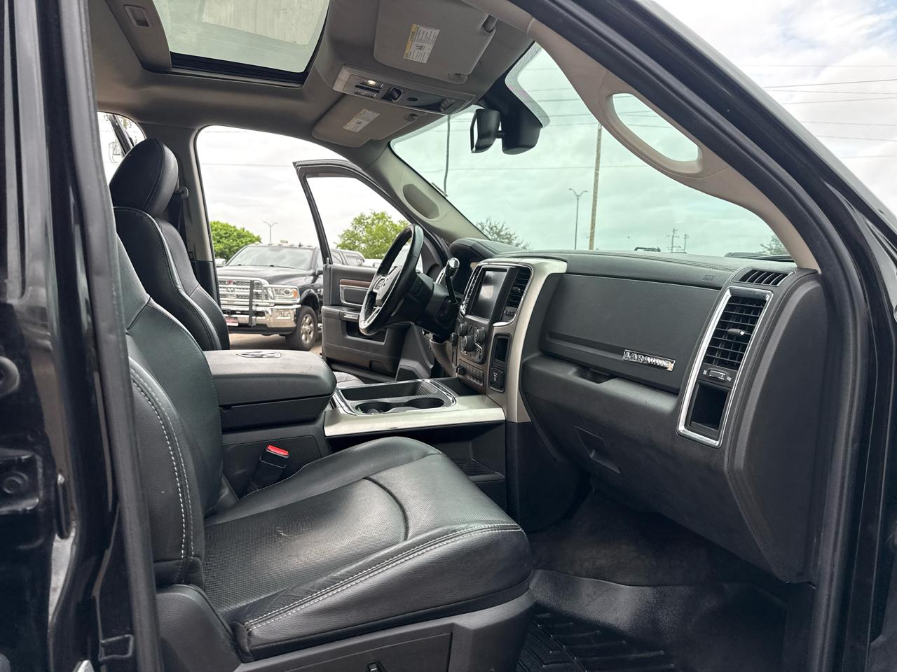RAM 3500 Laramie Mega Cab 4WD 2016