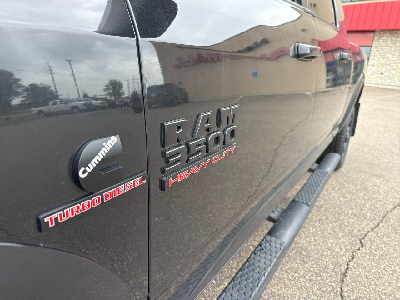 RAM 3500 Laramie Mega Cab 4WD 2016