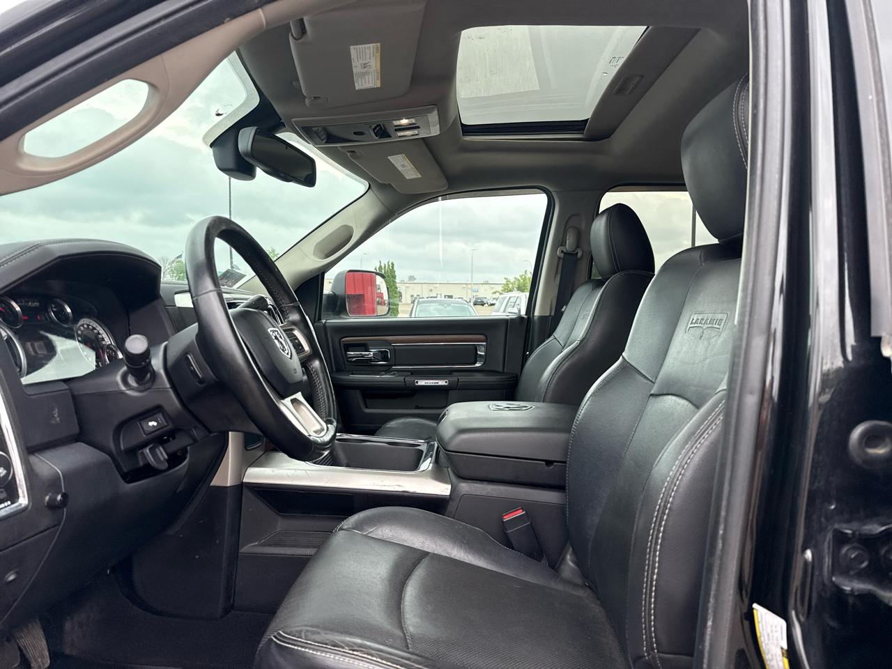 RAM 3500 Laramie Mega Cab 4WD 2016