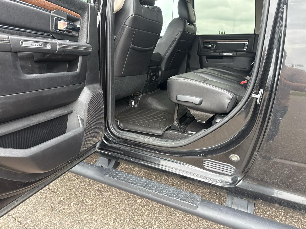 RAM 3500 Laramie Mega Cab 4WD 2016