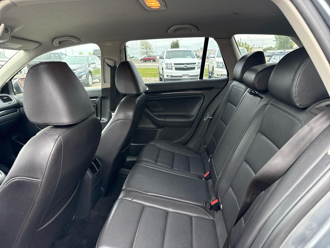 Volkswagen Jetta SportWagen 2.0L TDI 2011