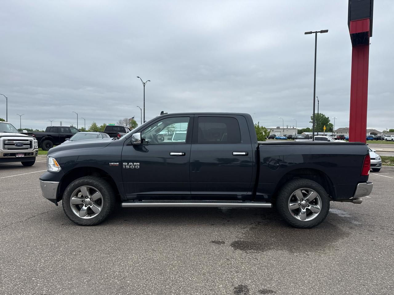 RAM 1500 SLT Crew Cab SWB 4WD 2017