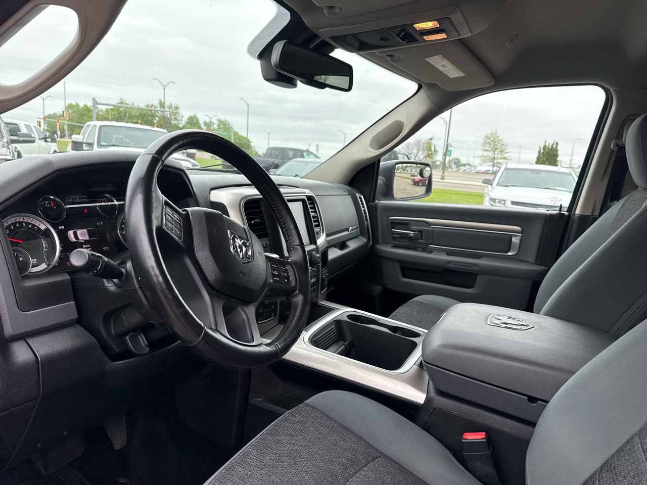 RAM 1500 SLT Crew Cab SWB 4WD 2017