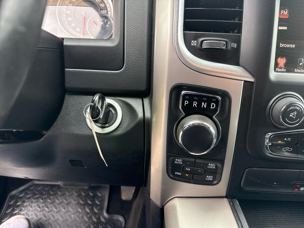 RAM 1500 SLT Crew Cab SWB 4WD 2017