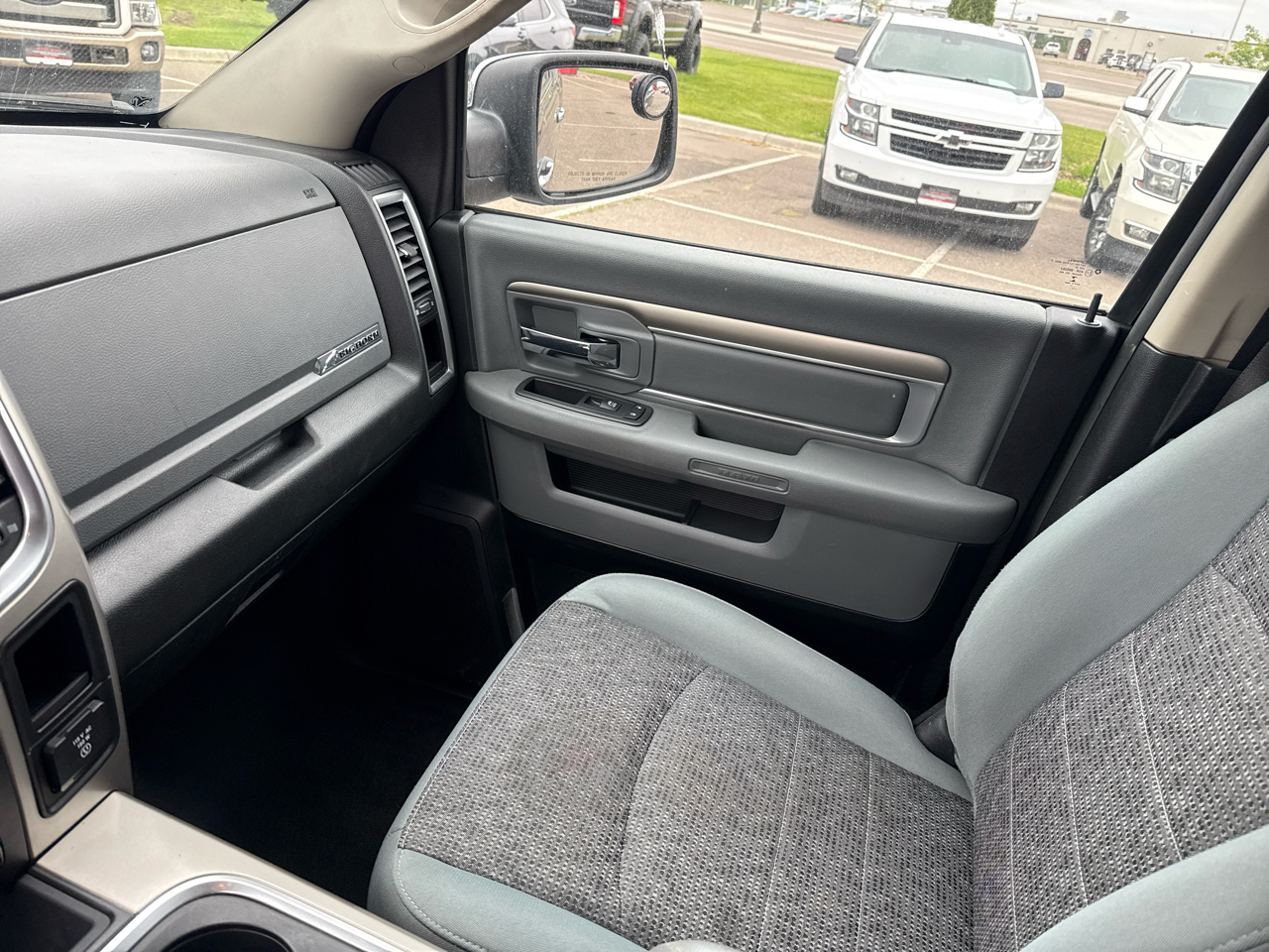 RAM 1500 SLT Crew Cab SWB 4WD 2017