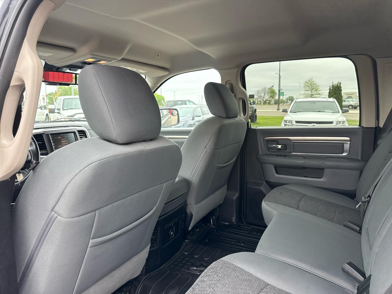 RAM 1500 SLT Crew Cab SWB 4WD 2017