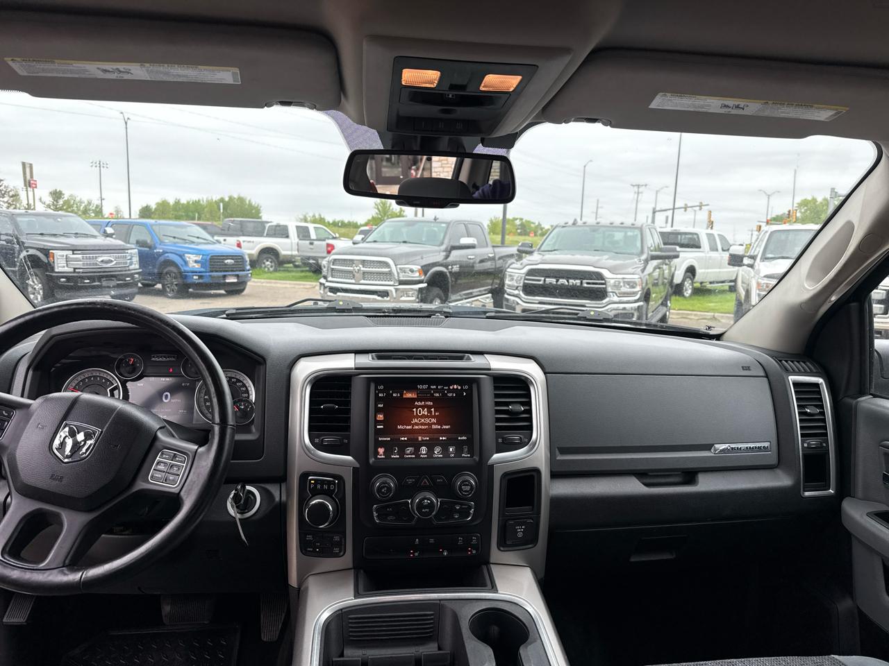 RAM 1500 SLT Crew Cab SWB 4WD 2017