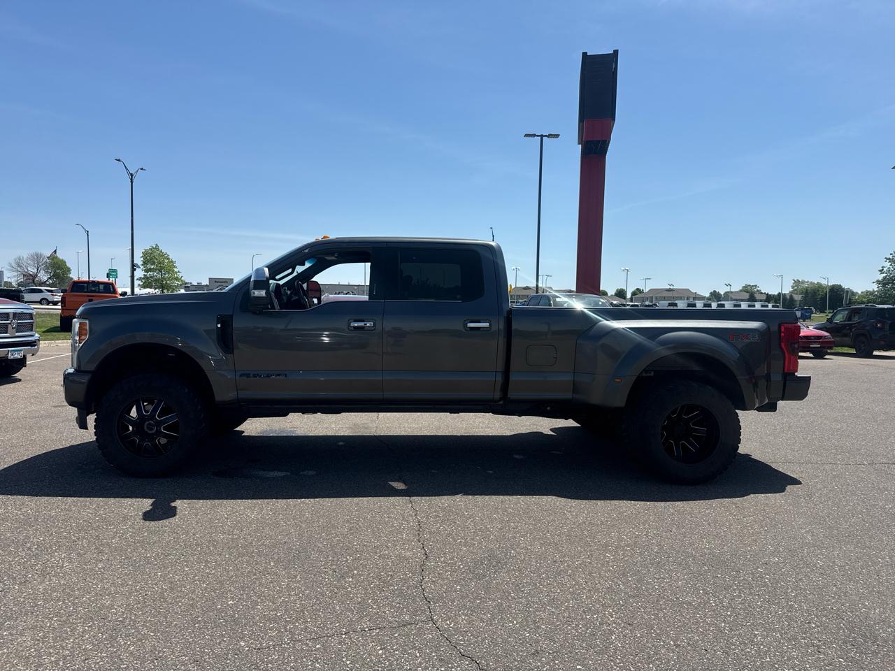 Ford F-350 SD Platinum Crew Cab Long Box 4WD DRW 2017