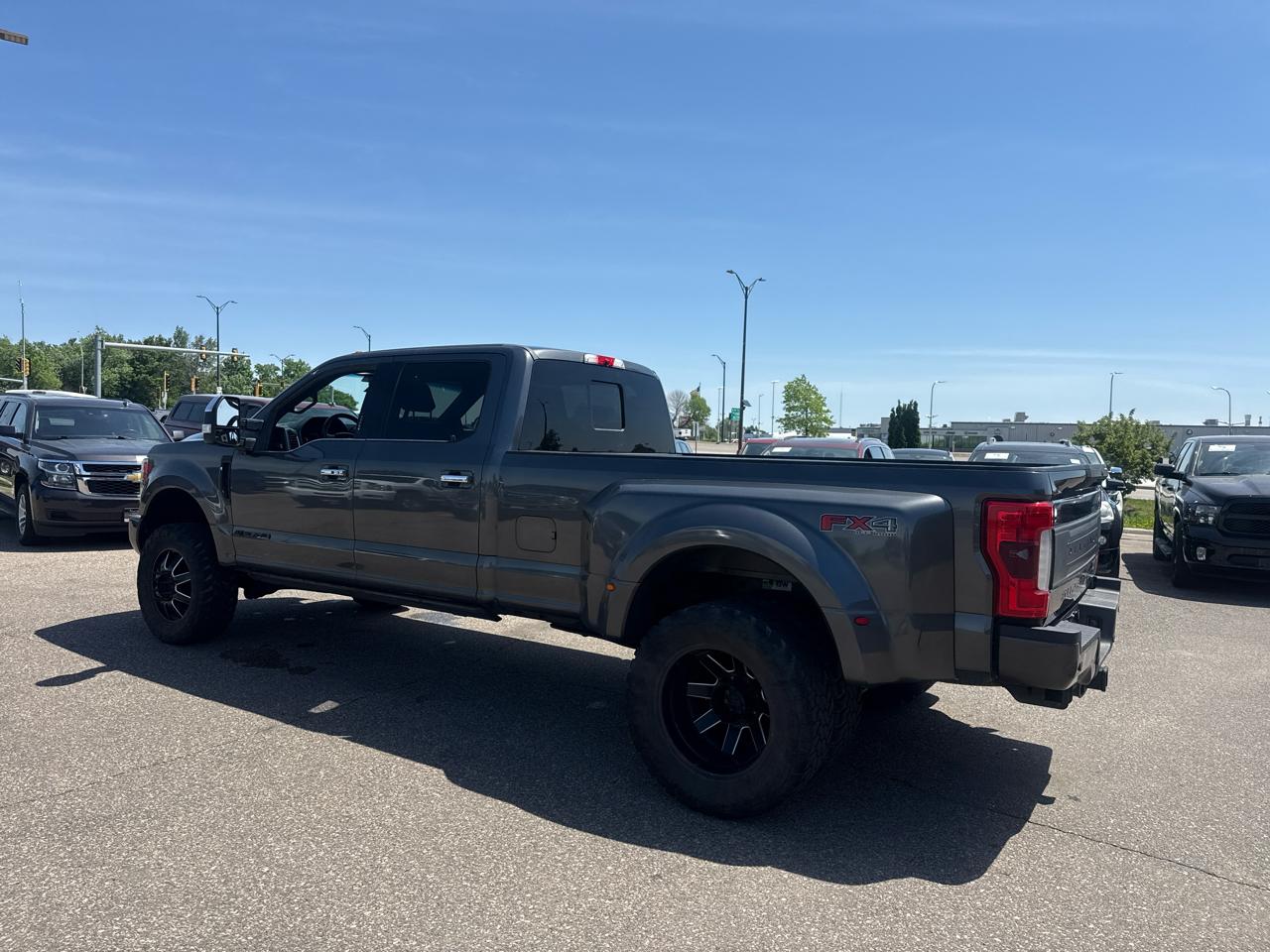 Ford F-350 SD Platinum Crew Cab Long Box 4WD DRW 2017