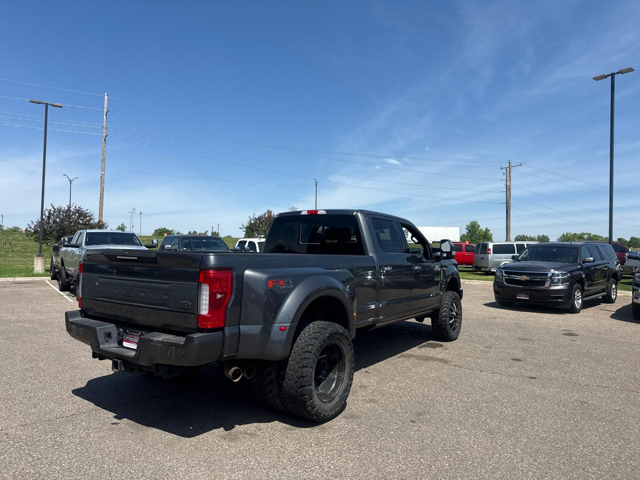 Ford F-350 SD Platinum Crew Cab Long Box 4WD DRW 2017