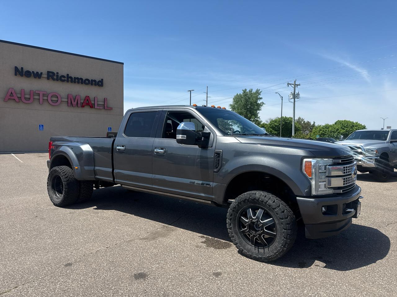 Ford F-350 SD Platinum Crew Cab Long Box 4WD DRW 2017