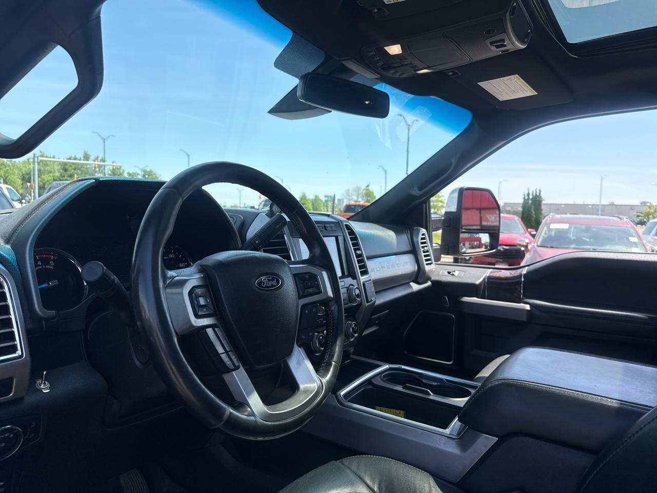 Ford F-350 SD Platinum Crew Cab Long Box 4WD DRW 2017