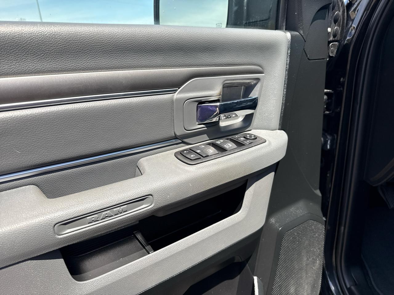RAM 1500 SLT Crew Cab SWB 4WD 2018