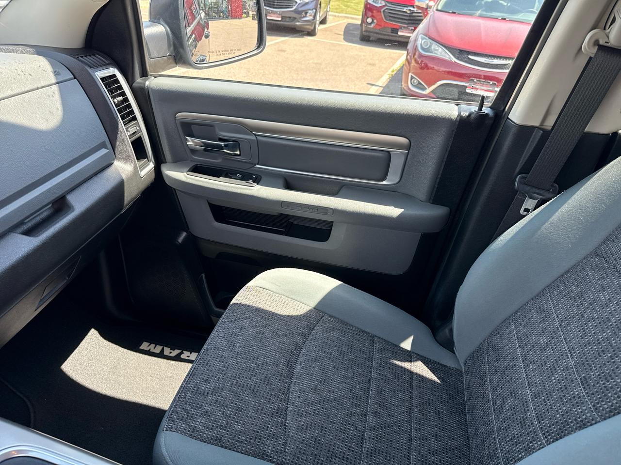 RAM 1500 SLT Crew Cab SWB 4WD 2018