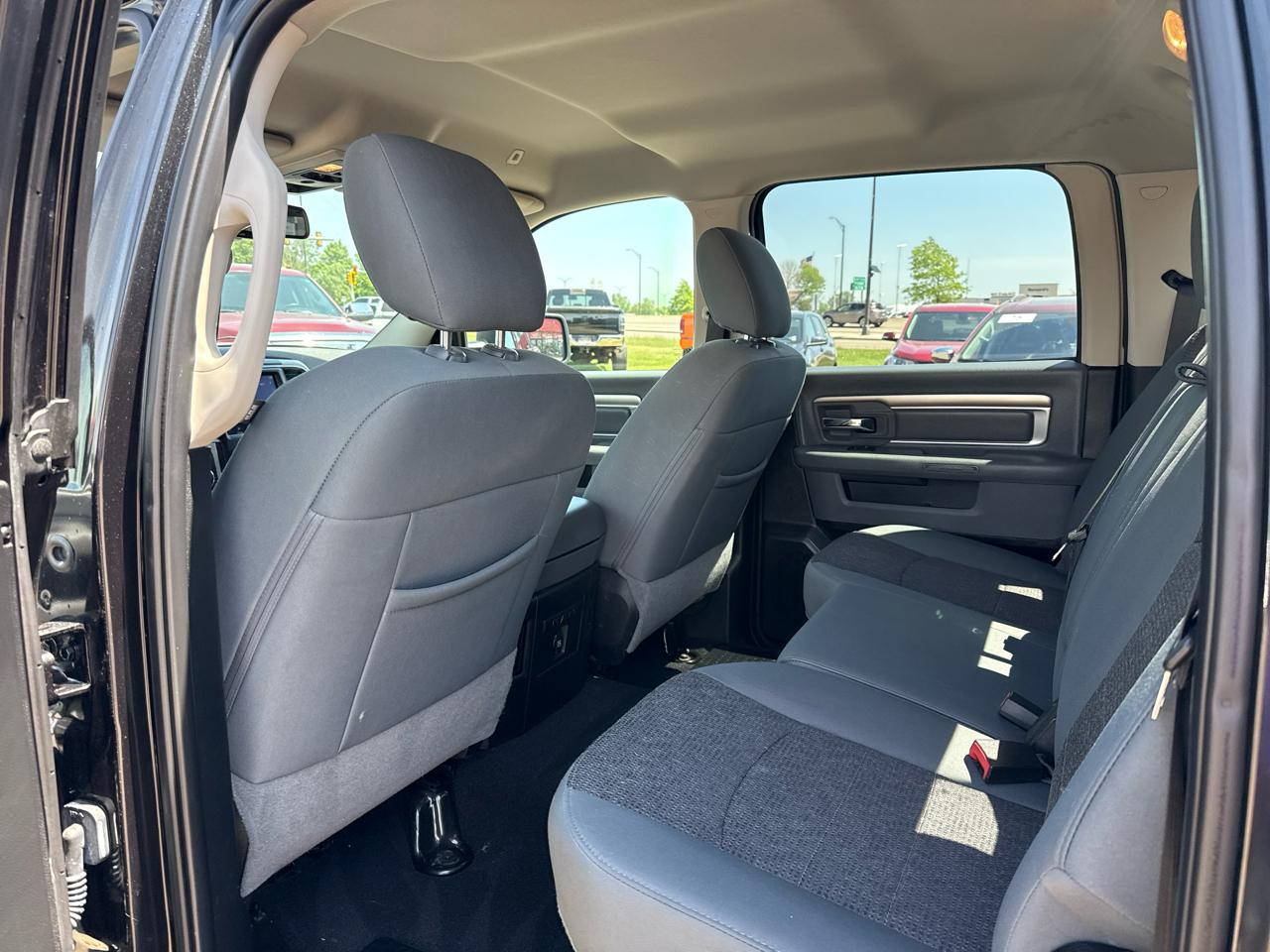 RAM 1500 SLT Crew Cab SWB 4WD 2018