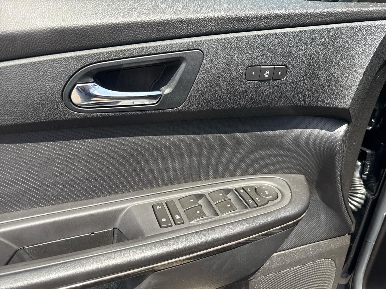 GMC Acadia Denali AWD 2011