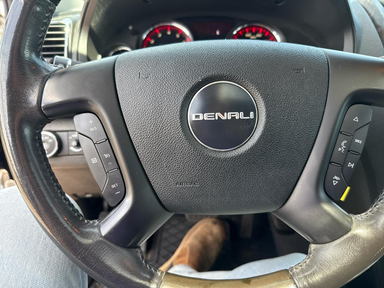 GMC Acadia Denali AWD 2011