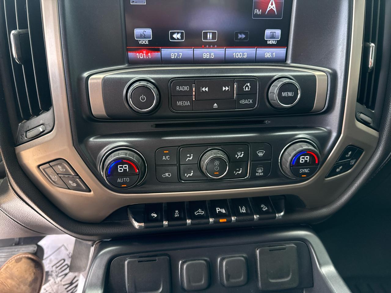 GMC Sierra 1500 Denali Crew Cab Short Box 4WD 2015