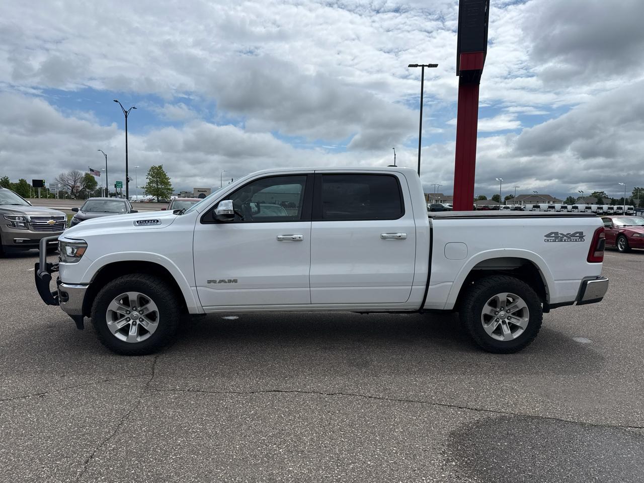 RAM 1500 Laramie Crew Cab SWB 4WD 2021