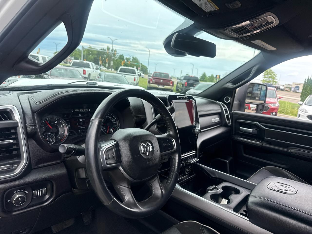 RAM 2500 Laramie Crew Cab SWB 4WD 2024
