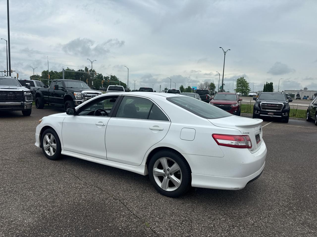 Toyota Camry Base 6-Spd AT 2011